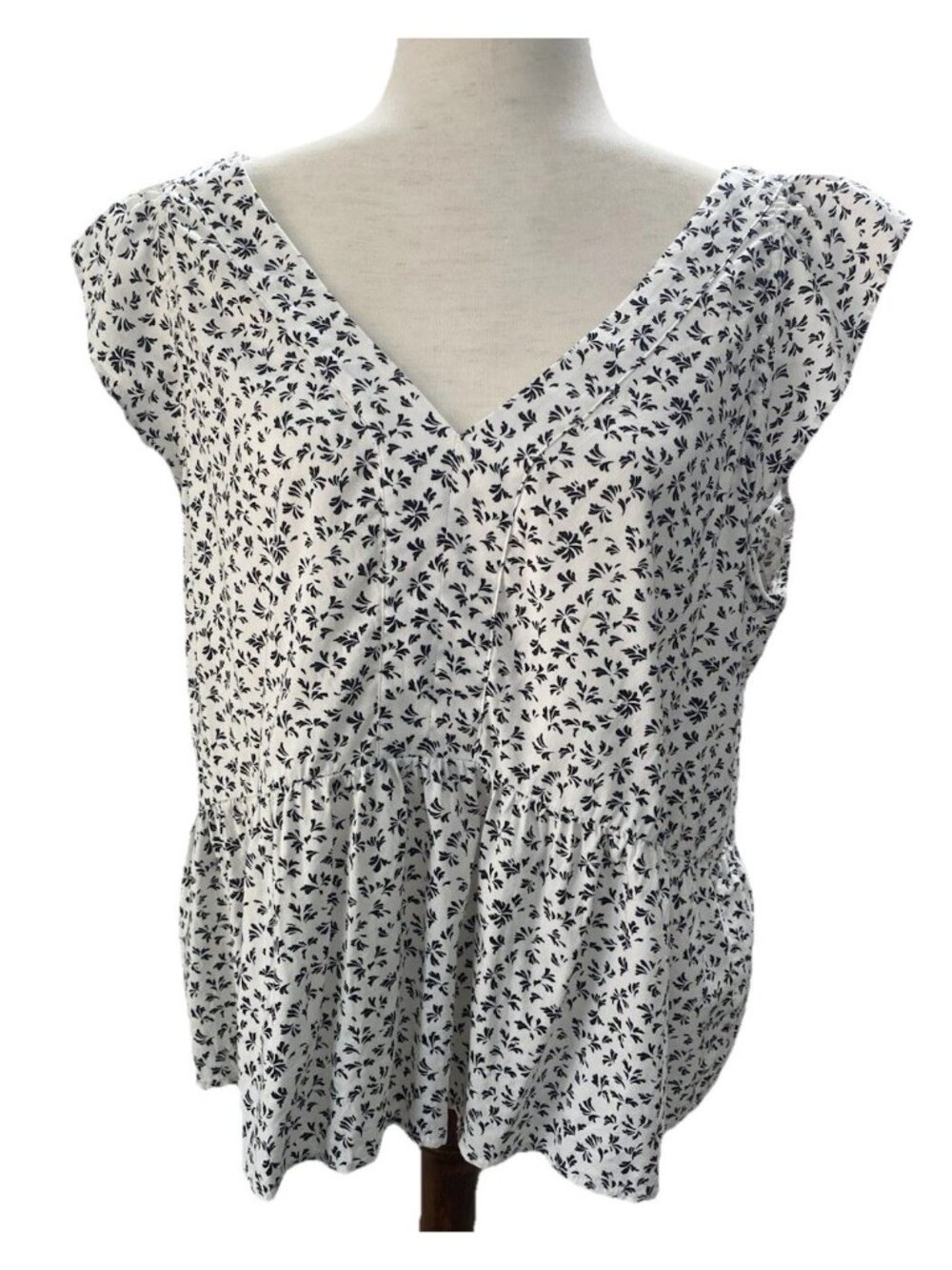 LOFT Top Blouse Size XL Black White Sleeveless Ditzy Floral Ruffle Babydoll